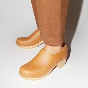 No.6 Ashby Closed Back Clog Mid Heel Palomino